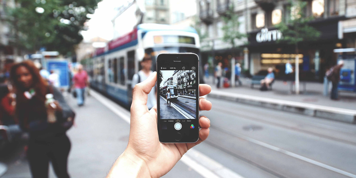 Curso de fotografía con celular, enseñando técnicas para capturar imágenes impactantes usando solo tu móvil, con enfoque en composición, luz y estilo