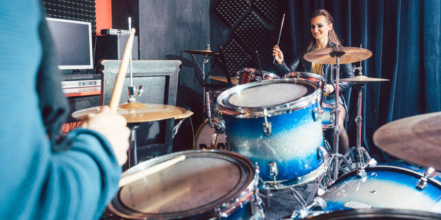 Intro del curso de drum programming enfocado en ritmos y patrones, ideal para crear beats profesionales desde cero