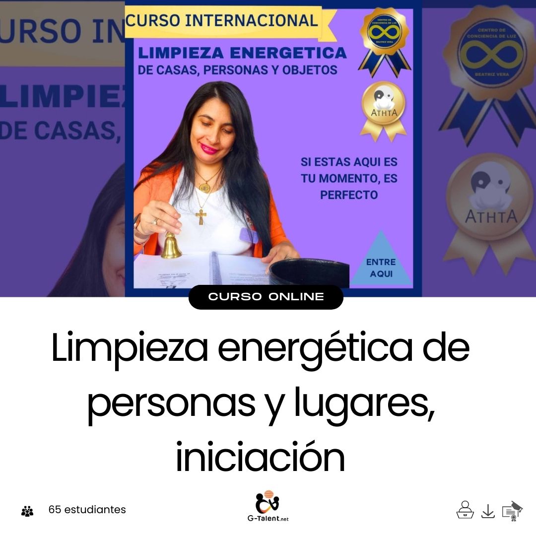 Persona realizando ritual de limpieza energética con humo sagrado en un espacio armonizado
