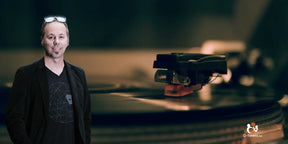 Video introductorio del curso de music business, explicando cómo convertir la música en una fuente de ingresos sostenible y construir una carrera profesional