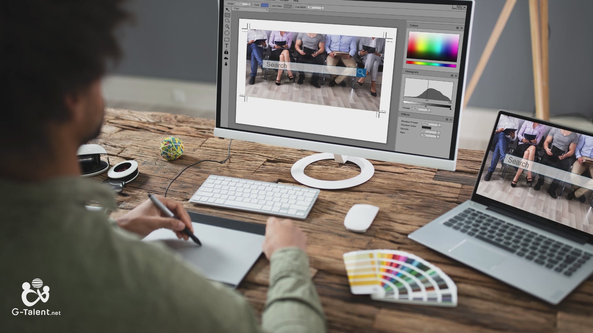 Video introductorio del curso de postproducción en Photoshop, enseñando técnicas de retoque para renders con ajustes de color, sombras, ambientación y realismo visual